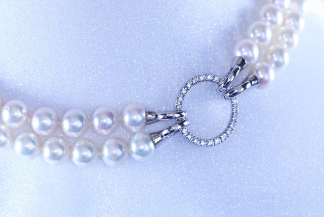 サイドフルエタニティピンキーリングを真珠クラスプとして